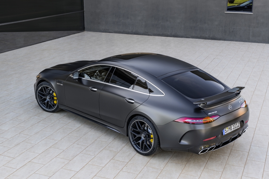 Mercedes-AMG GT 63 S 4MATIC+ 4-Türer Coupé, AMG Carbon-Paket, Exterieur: Außenfarbe: Graphitgrau magno, Rad: AMG Schmiederad im 7-Doppelspeichen-Design, Farbvariante schwarz;Kraftstoffverbrauch kombiniert: 11,2 l/100 km; CO2-Emissionen kombiniert: 256 g/km* (vorläufige Daten)
Mercedes-AMG GT 63 S 4MATIC+ 4-Door Coupé, AMG Carbon-packet, Exterior: Exterior paint: graphite grey magno, Wheel: AMG Performance wheels in 7-double crossing design, colour variation black;Fuel consumption combined: 11,2 l/100 km; CO2 emissions combined: 256 g/km* (provisional data